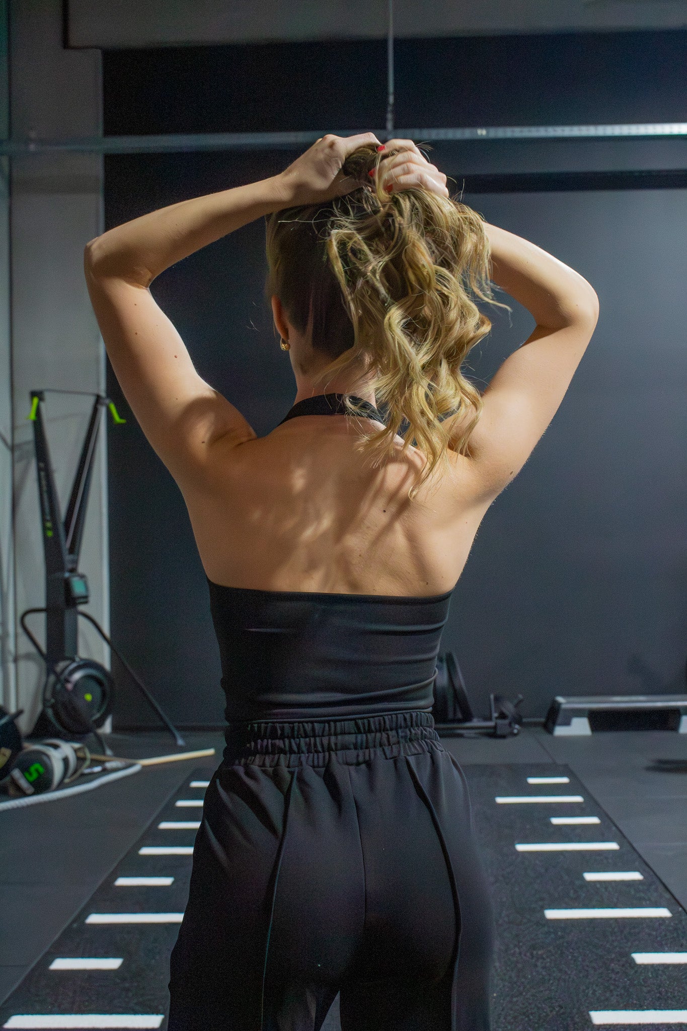 Aura Halterneck - Black